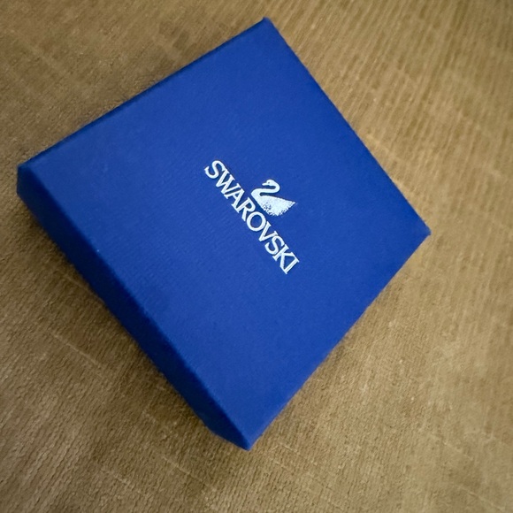 Swarovski Art Deco style Silver and Crystal Dangle Earrings, new with box - Picture 7 of 8